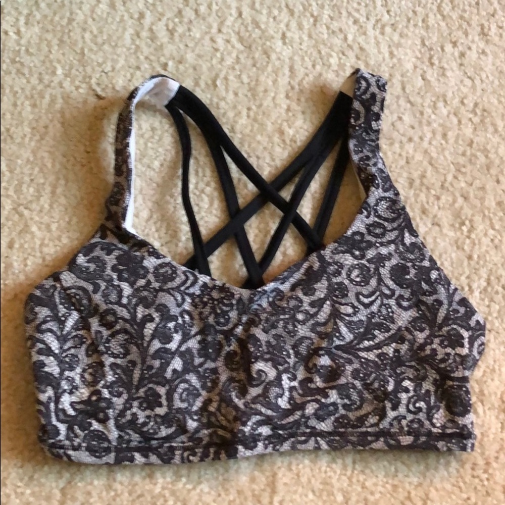 Lululemon Free to be sports bra